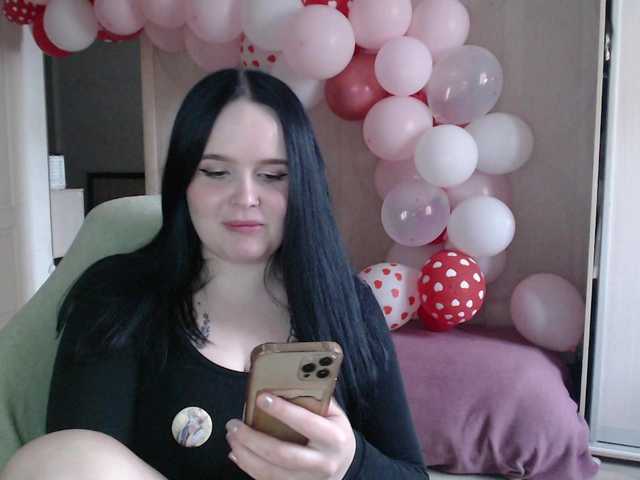 Lizzi-Peach's BongaCams show and profile