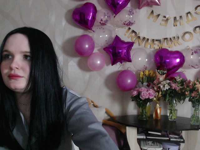 Lizzi-Peach's BongaCams show and profile