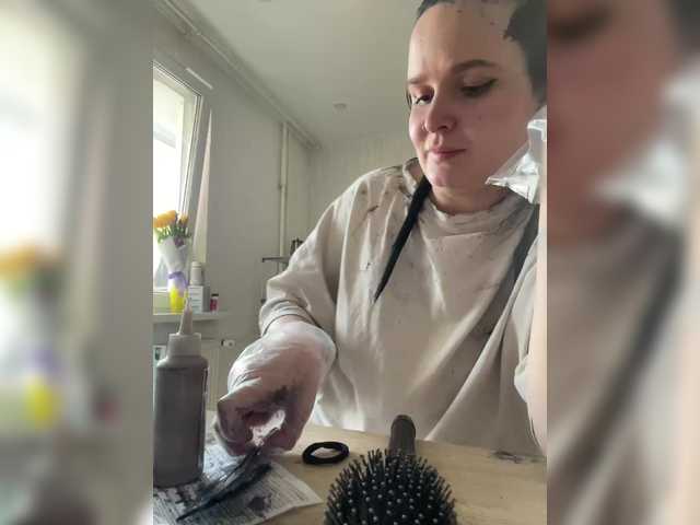 Lizzi-Peach's BongaCams show and profile