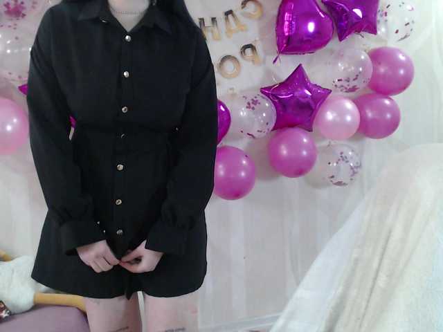 Lizzi-Peach's BongaCams show and profile