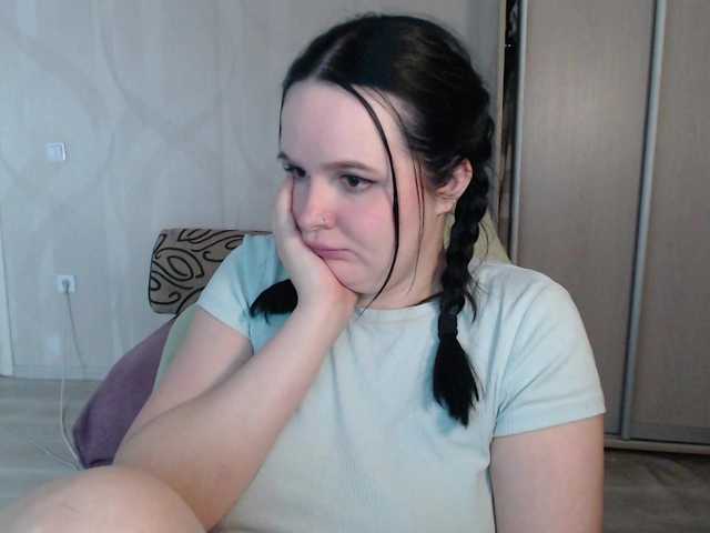 Lizzi-Peach from BongaCams