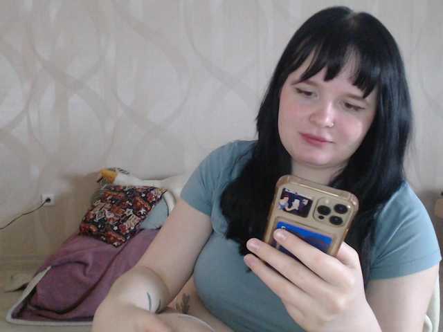 Lizzi-Peach's BongaCams show and profile