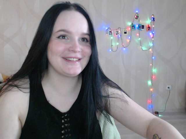 Lizzi-Peach's BongaCams show and profile