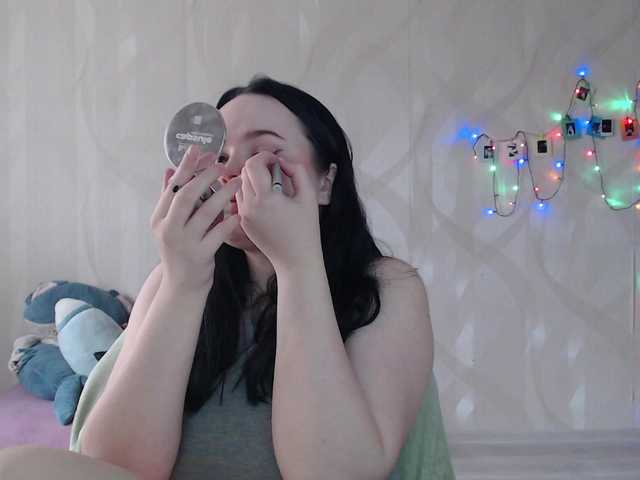 Lizzi-Peach's BongaCams show and profile