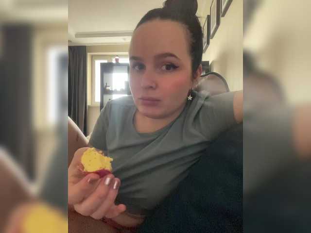 Lizzi-Peach's BongaCams show and profile