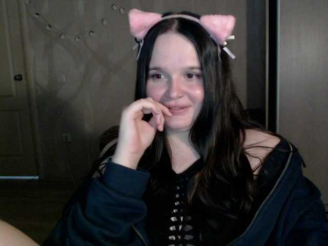 Lizzi-Peach's BongaCams show and profile