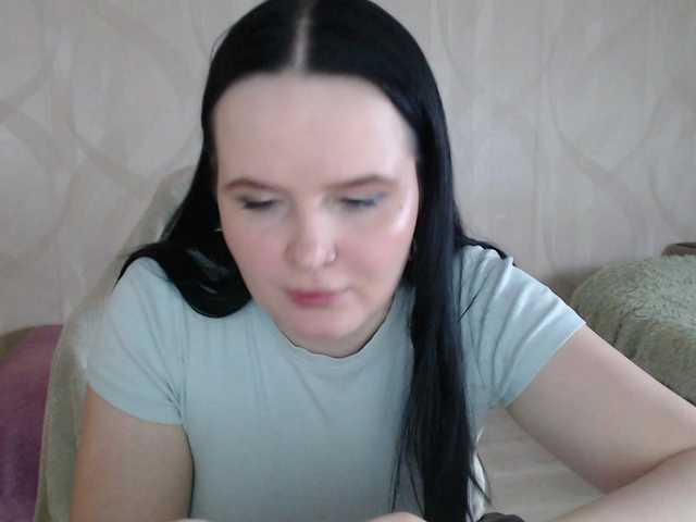 Lizzi-Peach's BongaCams show and profile