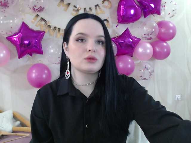 Lizzi-Peach's BongaCams show and profile