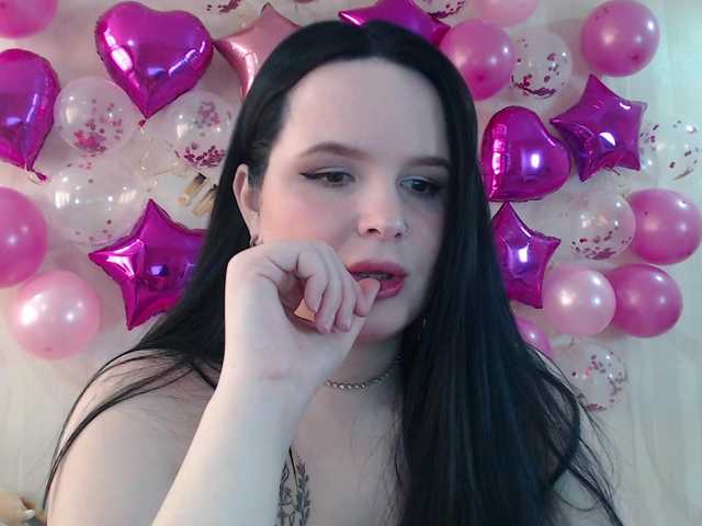 Lizzi-Peach's BongaCams show and profile