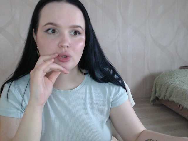 Lizzi-Peach's BongaCams show and profile