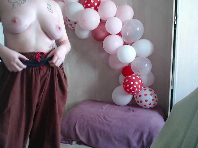 Lizzi-Peach's BongaCams show and profile