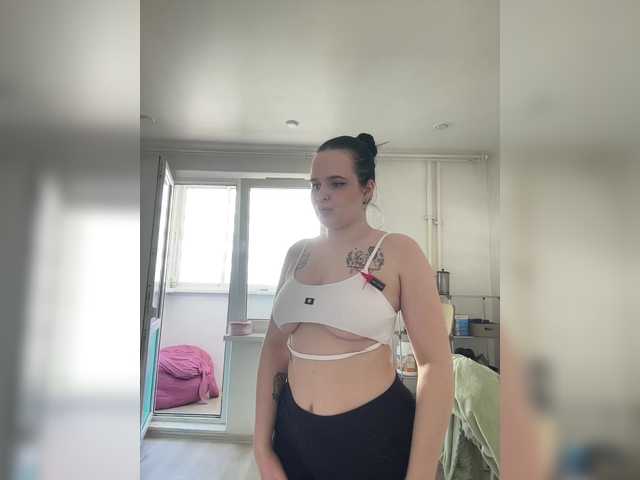 Lizzi-Peach's BongaCams show and profile