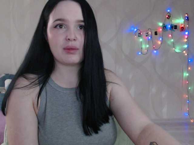 Lizzi-Peach's BongaCams show and profile