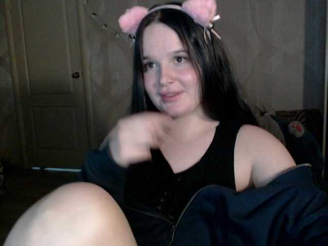 Lizzi-Peach's BongaCams show and profile