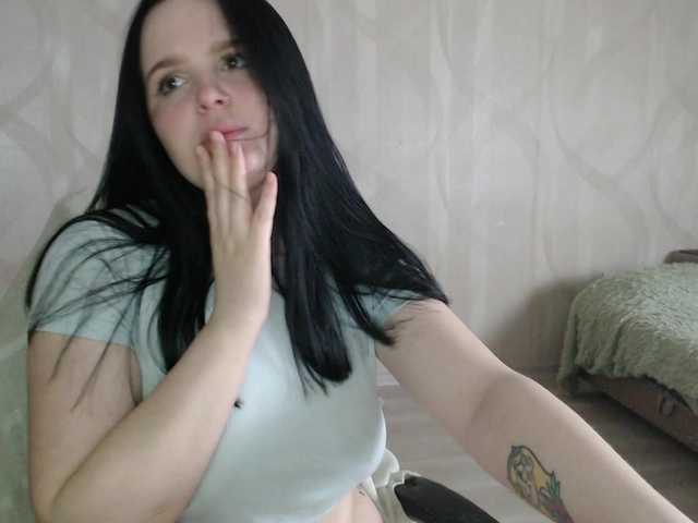 Lizzi-Peach's BongaCams show and profile