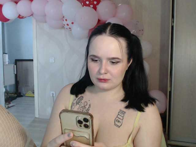 Lizzi-Peach's BongaCams show and profile