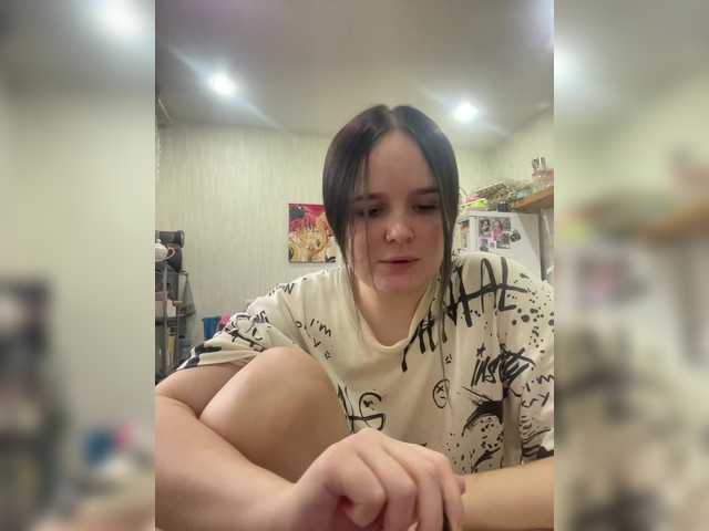 Lizzi-Peach's BongaCams show and profile