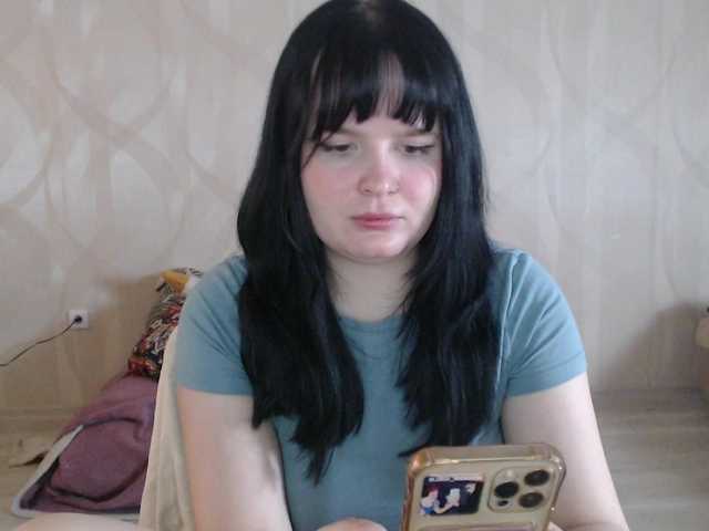 Lizzi-Peach's BongaCams show and profile