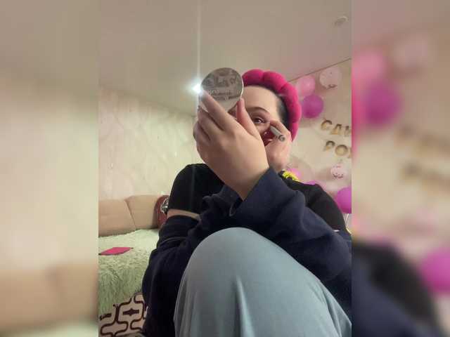 Lizzi-Peach's BongaCams show and profile