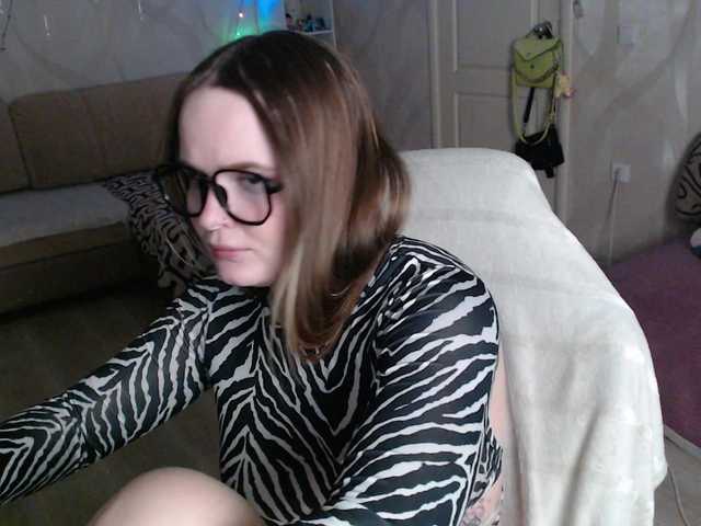 Lizzi-Peach's BongaCams show and profile