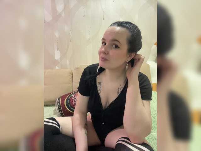 Lizzi-Peach's BongaCams show and profile