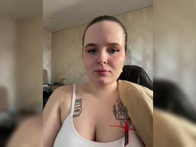 Lizzi-Peach's BongaCams show and profile