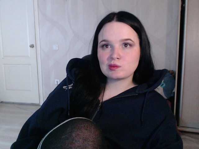 Lizzi-Peach's BongaCams show and profile