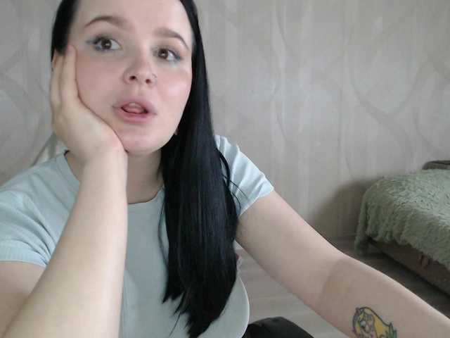Lizzi-Peach's BongaCams show and profile