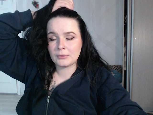 Lizzi-Peach's BongaCams show and profile