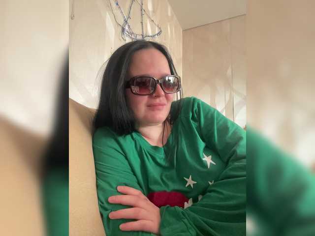 Lizzi-Peach's BongaCams show and profile