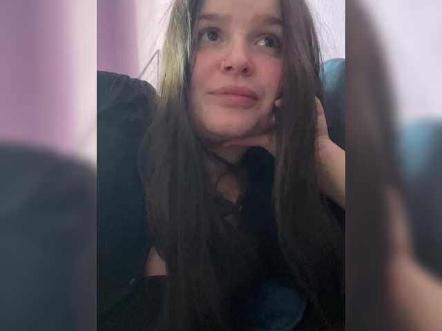 Lizzi-Peach's BongaCams show and profile