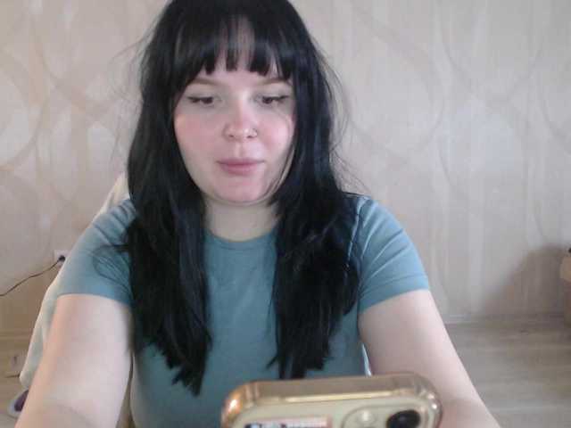 Lizzi-Peach's BongaCams show and profile