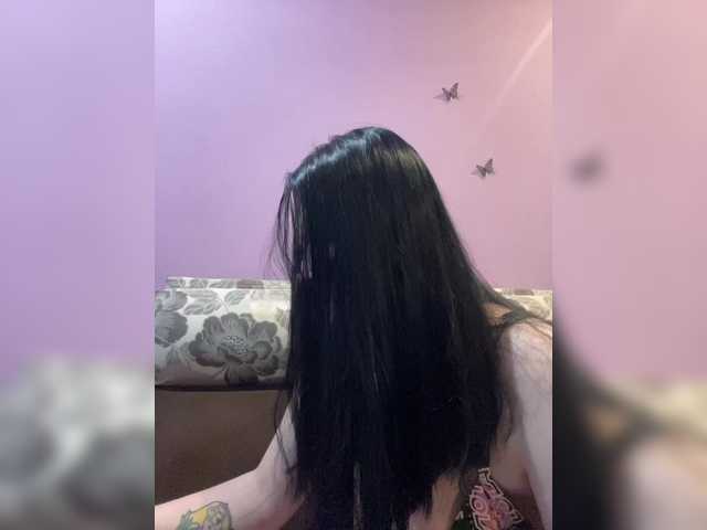 Lizzi-Peach's BongaCams show and profile