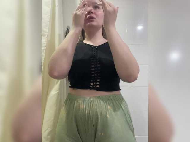 Lizzi-Peach's BongaCams show and profile