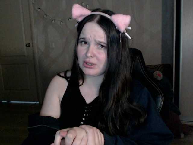 Lizzi-Peach's BongaCams show and profile