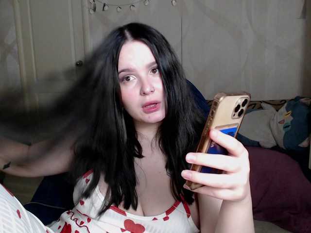 Lizzi-Peach's BongaCams show and profile