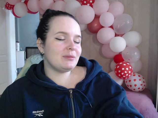 Lizzi-Peach's BongaCams show and profile