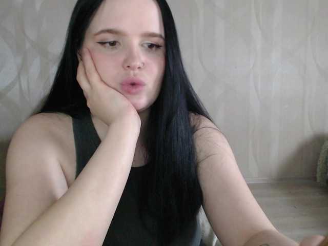 Lizzi-Peach's BongaCams show and profile