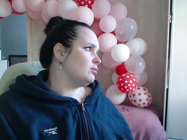 Lizzi-Peach's BongaCams show and profile