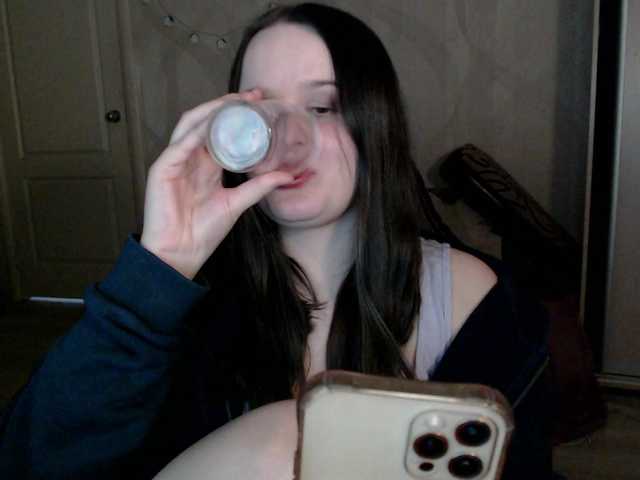 Lizzi-Peach's BongaCams show and profile