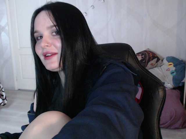 Lizzi-Peach's BongaCams show and profile