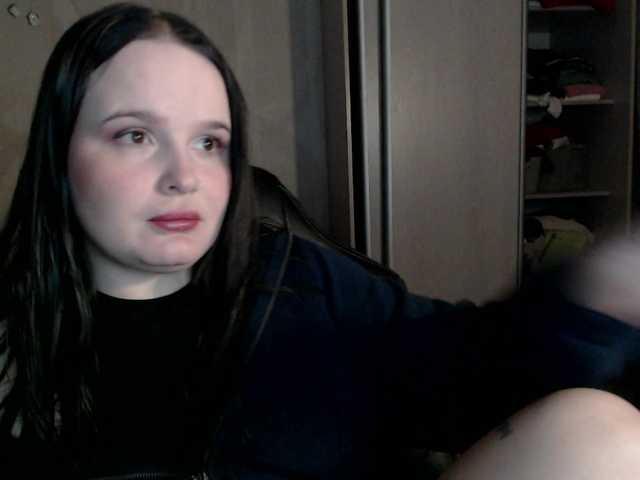Lizzi-Peach's BongaCams show and profile