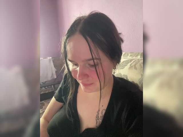 Lizzi-Peach's BongaCams show and profile