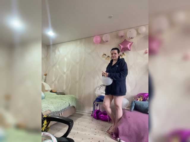 Lizzi-Peach's BongaCams show and profile