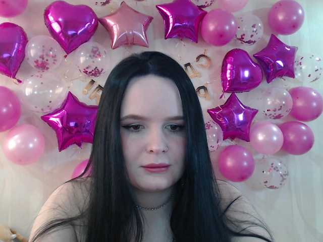 Lizzi-Peach's BongaCams show and profile