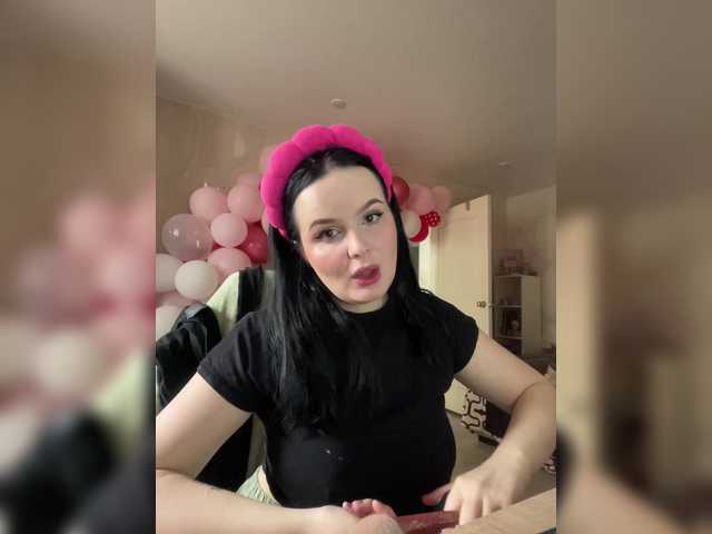 Lizzi-Peach's BongaCams show and profile