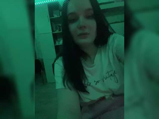 Lizzi-Peach's BongaCams show and profile