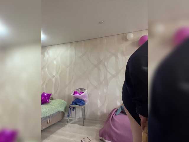 Lizzi-Peach's BongaCams show and profile