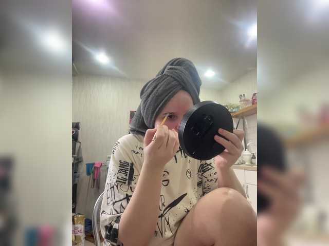 Lizzi-Peach's BongaCams show and profile