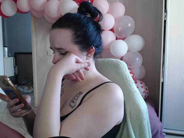 Lizzi-Peach's BongaCams show and profile